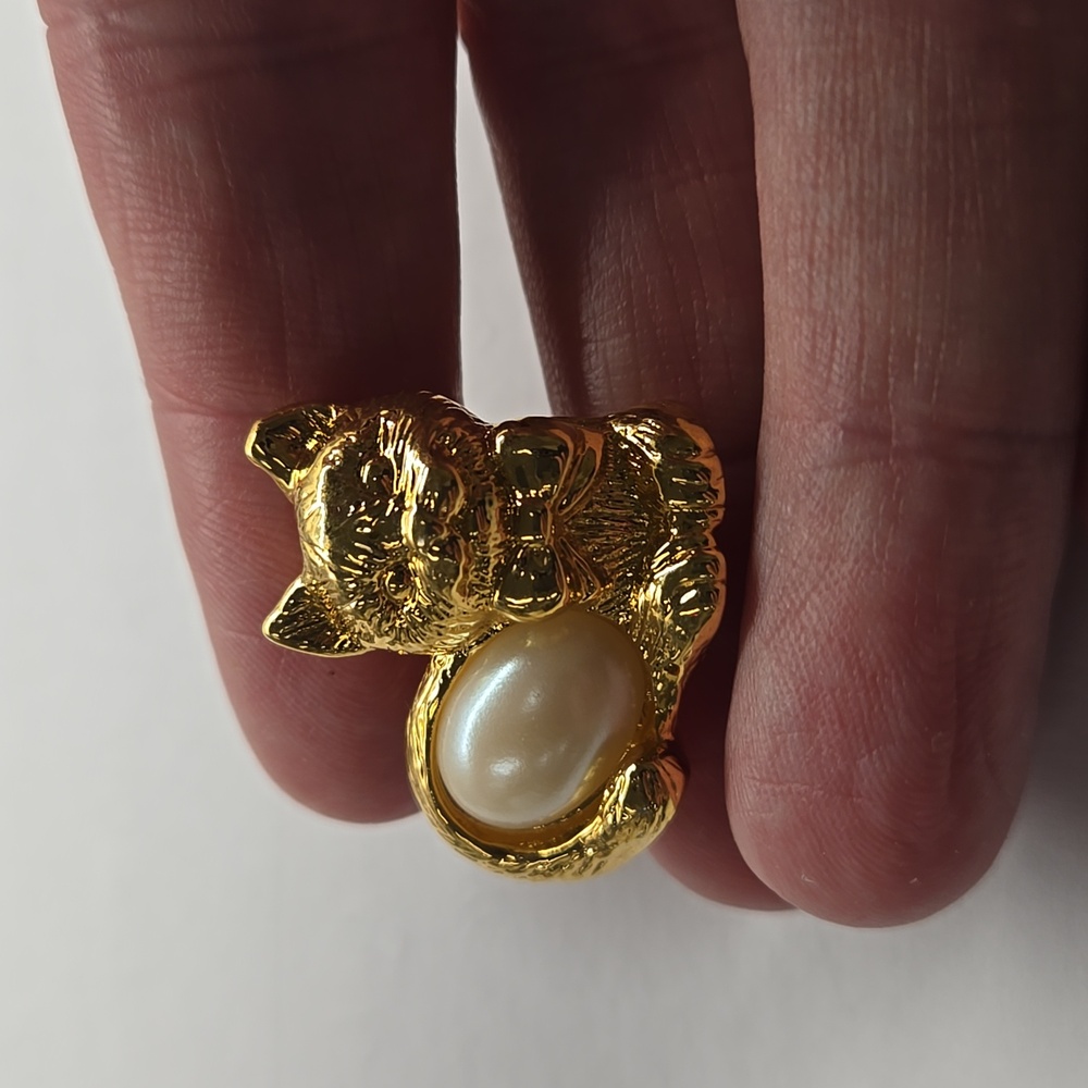 Avon Gold Cat Brooch with Pearl Accent - Picture 2 of 4